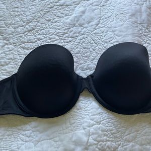 Black strapless bra